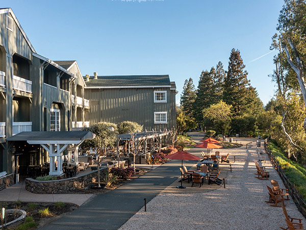 River Terrace Inn Outdoor Seating Area