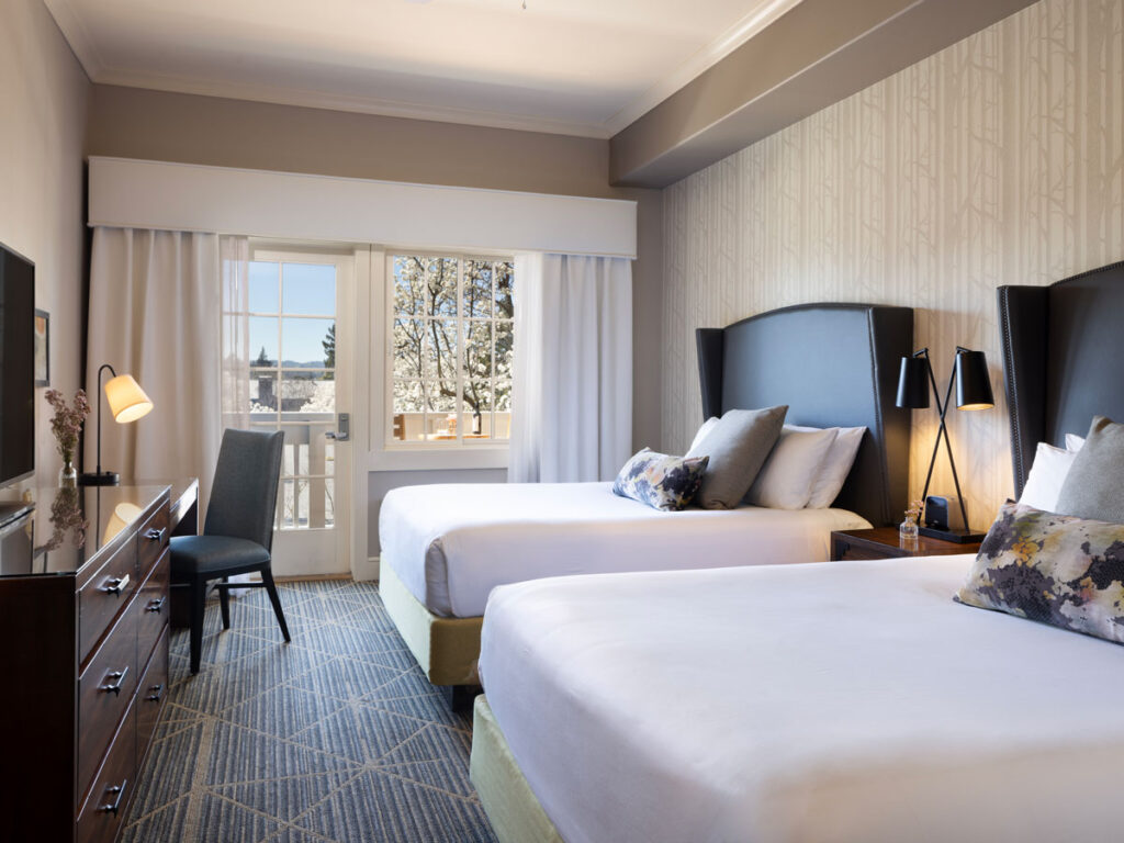 Guestroom With Two Bes