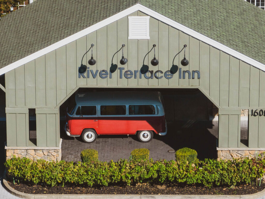 Volkswagon Van At River Terrace Inn